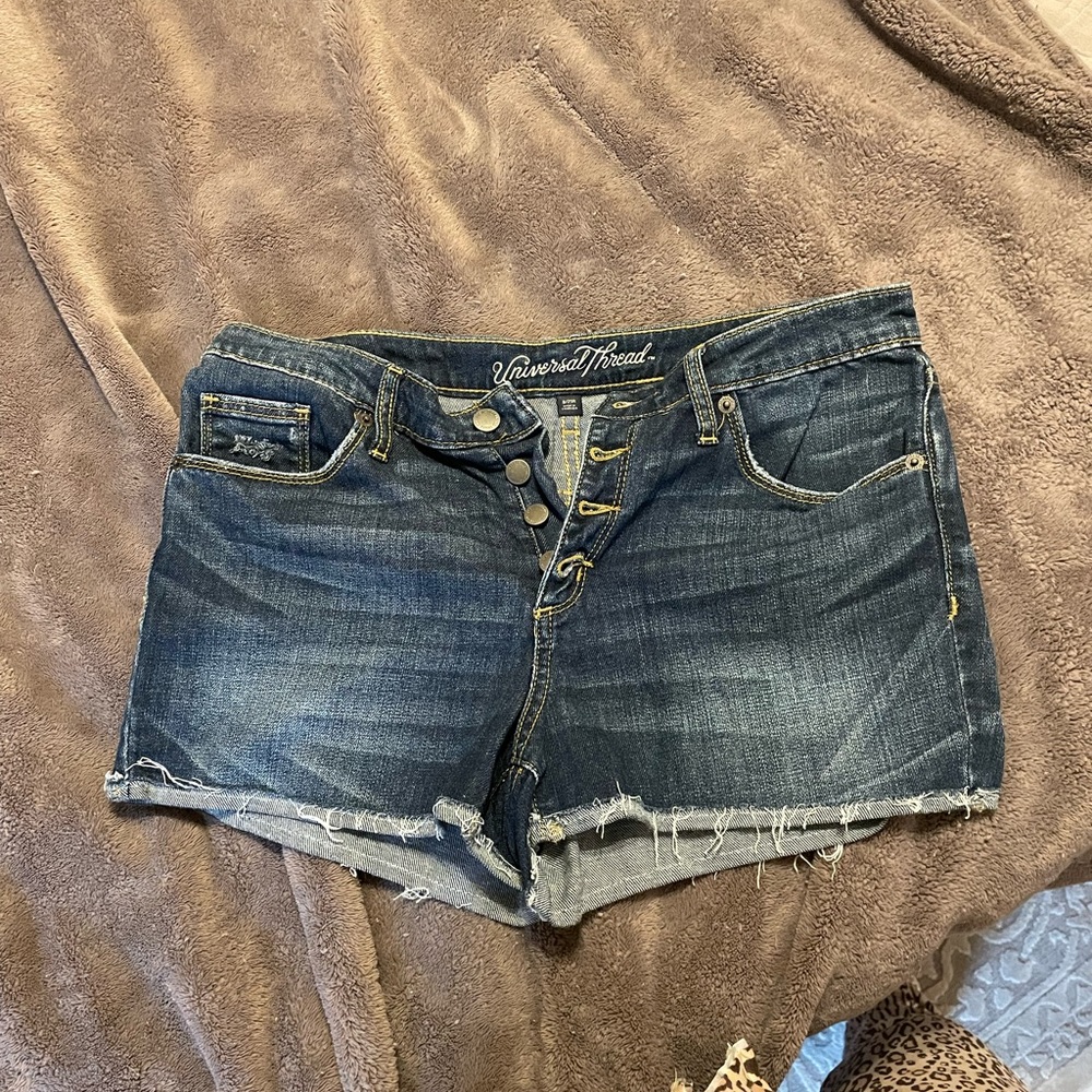 Universal thread shorts